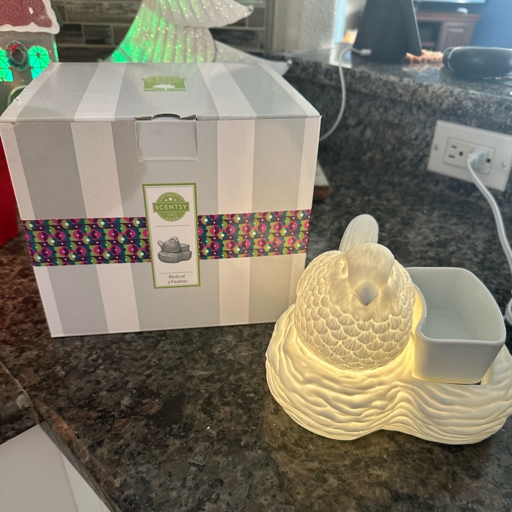 Scentsy Birds of a Feather warmer